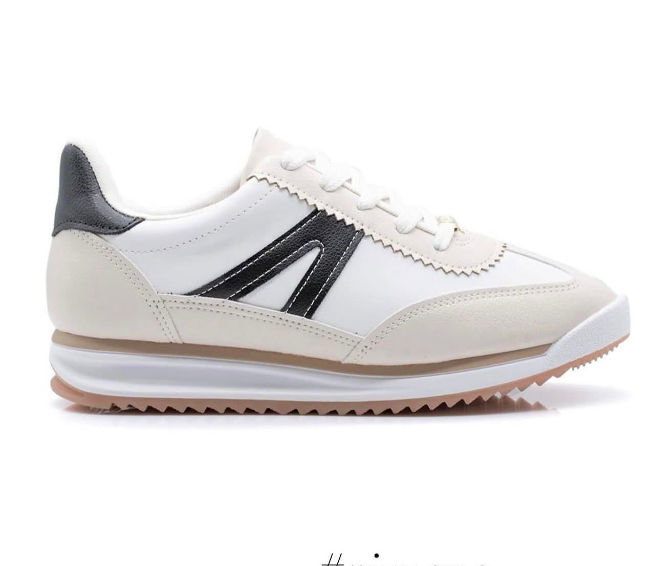 zapatillas blancas moda y comodidad